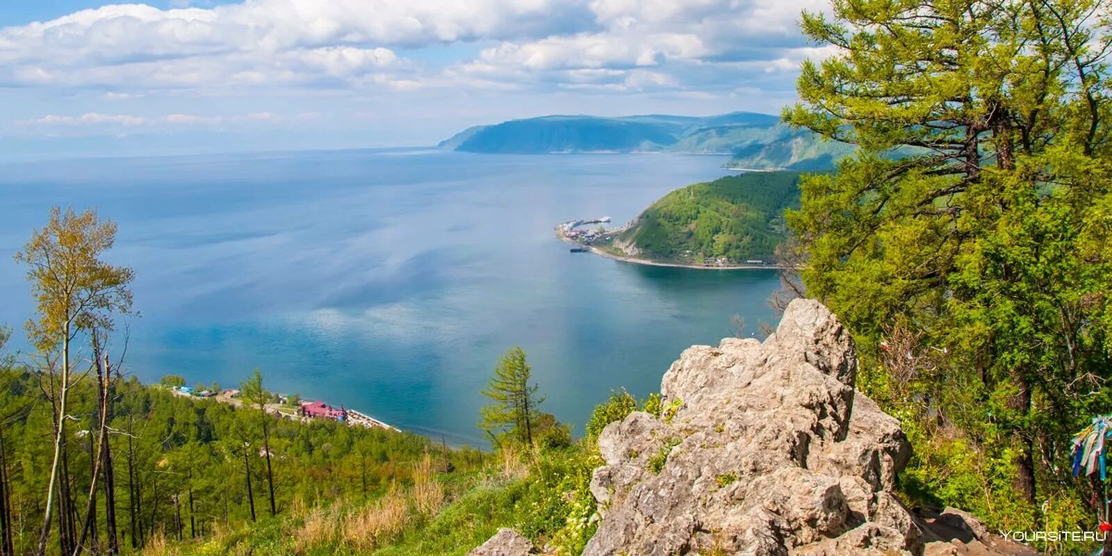 В каких горах озеро байкал. Листвянка камень черского. камень черского на байкале. листвянка байкал. река ангара листвянка.