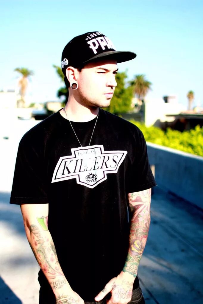 Hollywood j. Джорел деккер live концерт с гитарой. Джорел деккер hollywood undead. Nba 2k21 nick richards. Hollywood undead j dog.