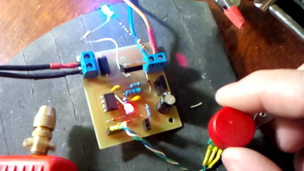 Регулятор оборотов щеточного двигателя 220в. Уст оборотов. Регулятор оборотов электродвигателя 220в без потери. Автоматический регулятор микродрели 24в. Регулятор оборотов двигателя 220в.