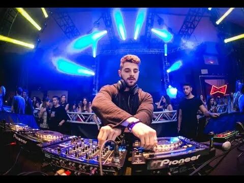 Кто Последний Перестанет ПРЫГАТЬ на БАТУТЕ Челлендж ! YouTube