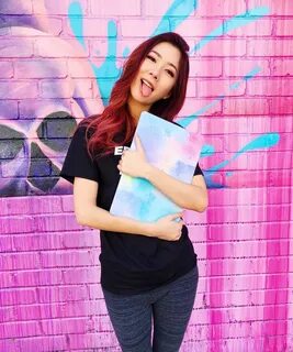 Tongue : Fuslie_Leslie.