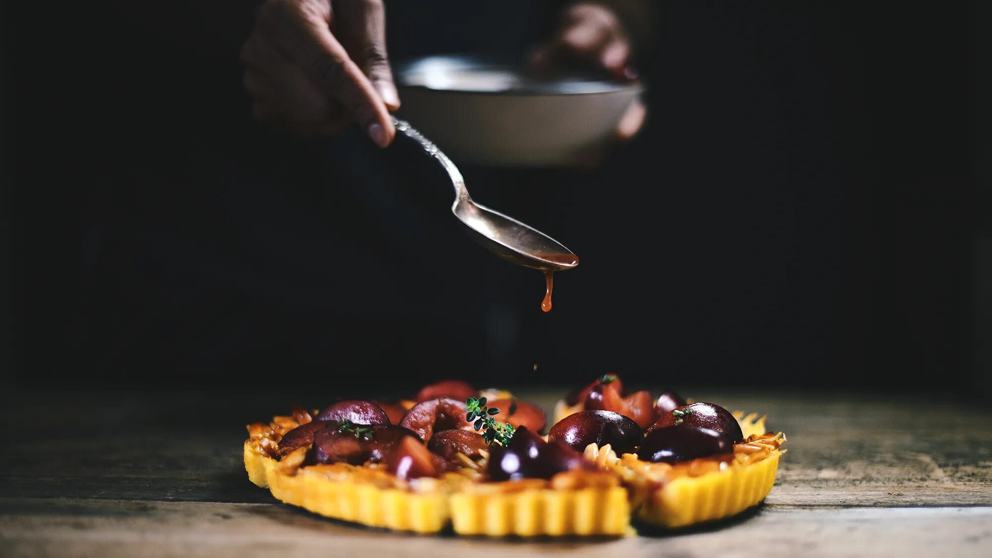 Овощи "кухня". How to make a sandwich for kids. Овощи в кулинарии. Идеи для фото предметов. Десерты на темном фоне.