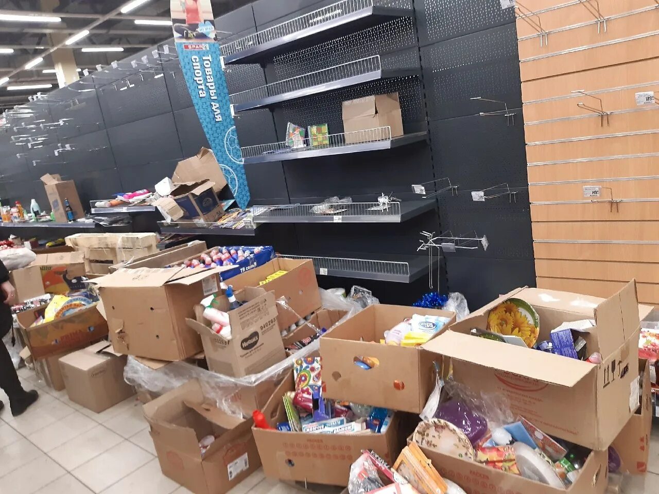 Закрытие больших магазинов. Закрытые магазины. Магазин брянск. Закрытие больших магазинов. Закрытие больших магазинов.