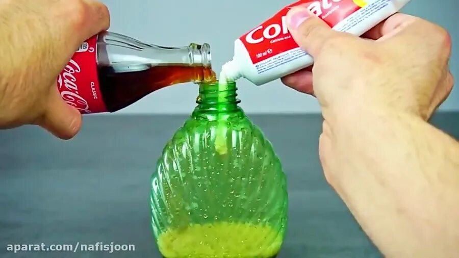 Ментос кола и зубная паста. Опыты с колой. Зубная паста с колой. Паста кока кола. Перекись водорода зубная паста и кока кола.