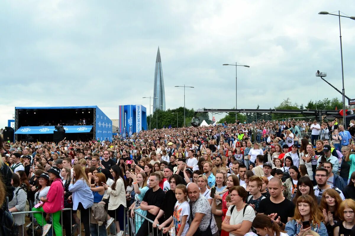 Vk fest 2024 купить билет. ВК фест Москва парк Горького. ВК фест 2022 Москва. Сцена ВК фест Москва 2022. ВК фест 2022 парк Горького.