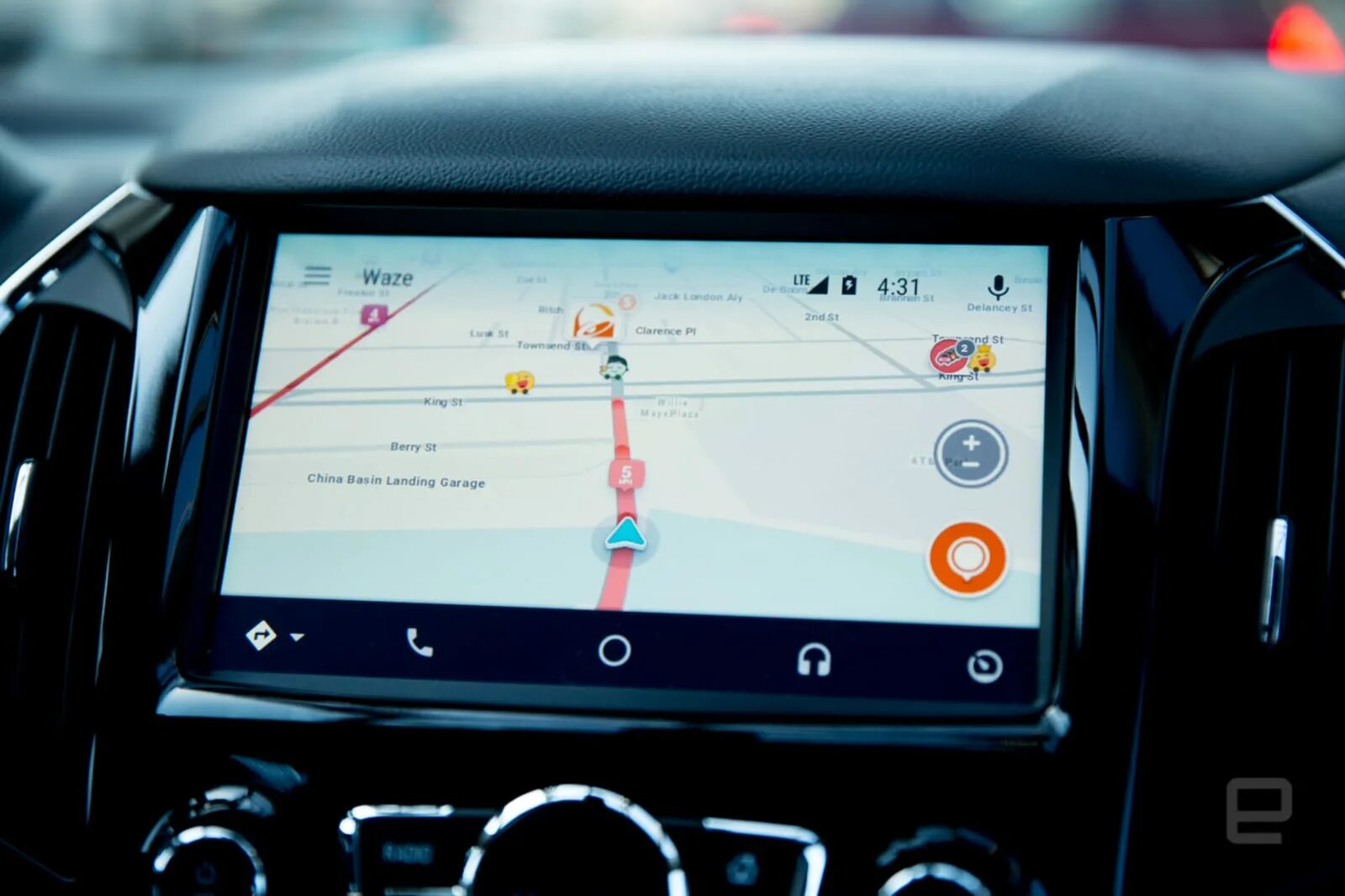 Waze навигатор. Waze Интерфейс. Андроид авто. Android auto новый Интерфейс. Андроид авто на планшет