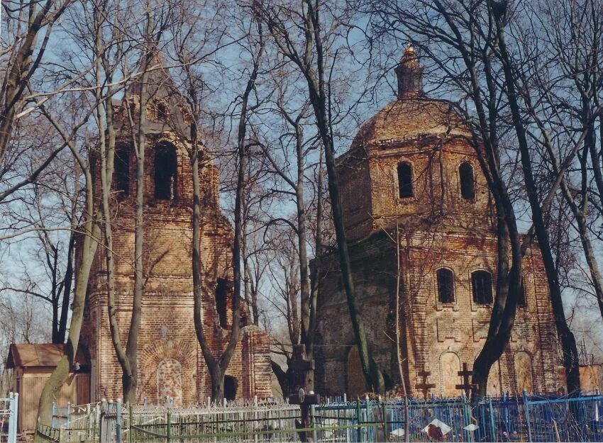 Погода губино воскресенский. Церковь Ратчино Воскресенский. Покровская Церковь в Ратчино. Храм в Губино Воскресенский район. Храм в Губино Калужская область.