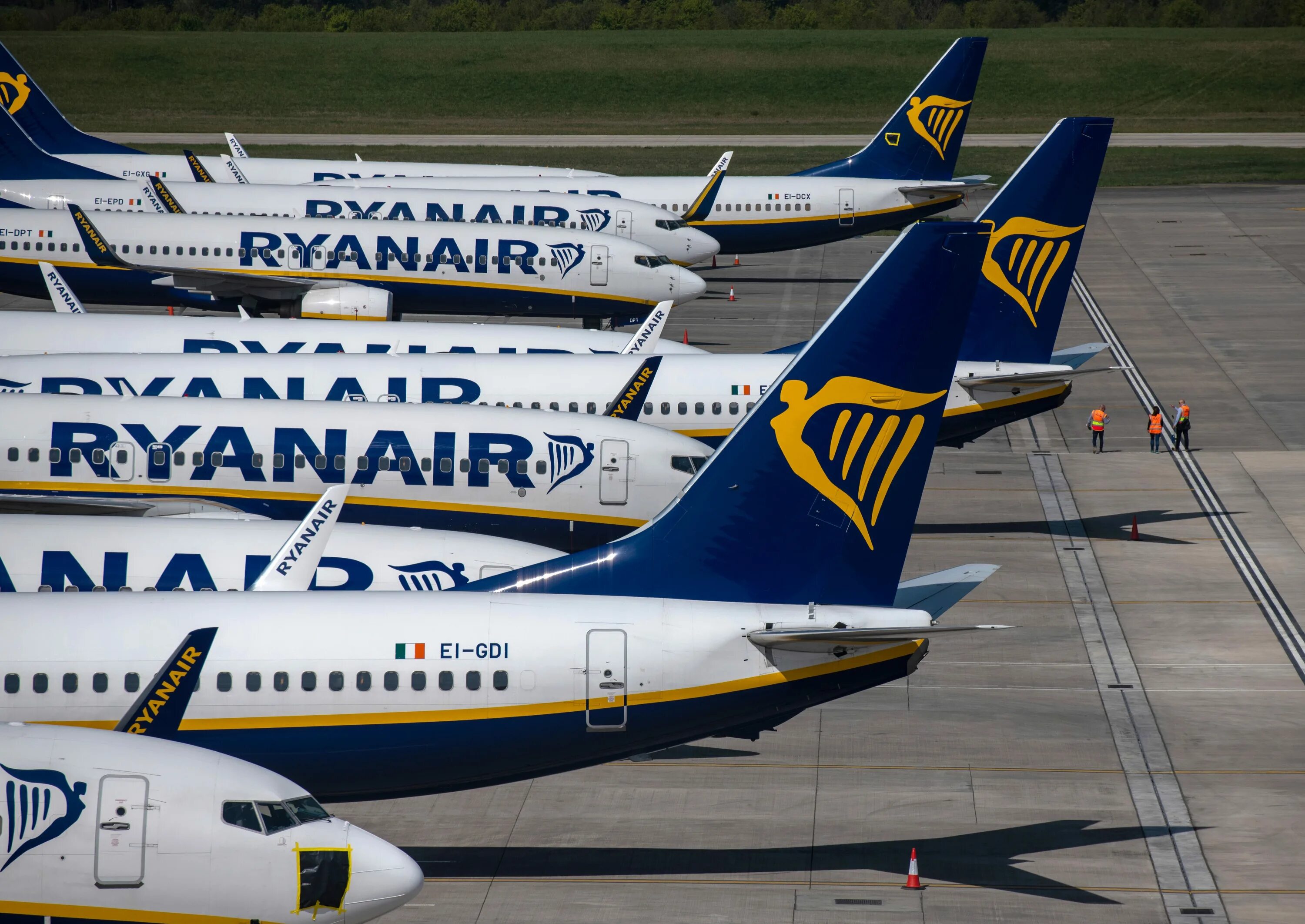 Райанэйр самолеты. Лоукостера Ryanair. Ryanair парк самолетов. Ryanair 1984.
