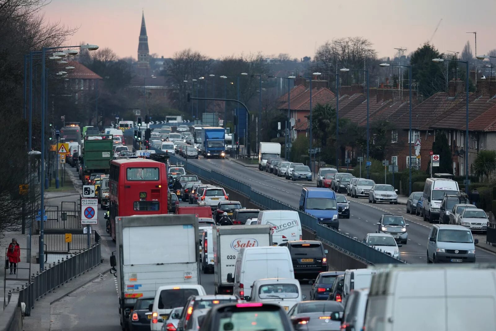 Uk drive. Левостороннее движение в Британии. Движение в Лондоне левостороннее или правостороннее. Лондон дороги. Дороги в Англии.