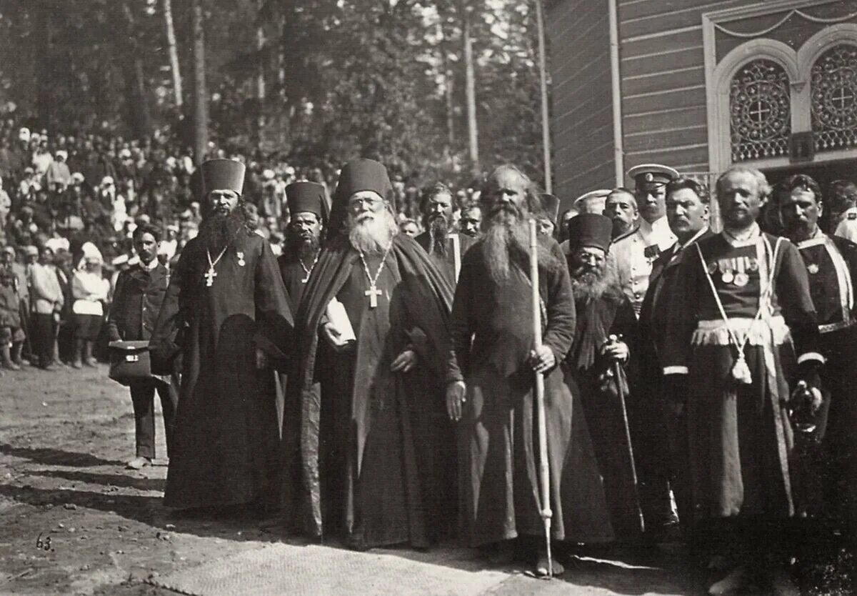 Церковный приход. Прославление Серафима Саровского 1903. Духовенство 19 века в России. Священник 19 века Россия. 100 Летие прославления Серафима Саровского.