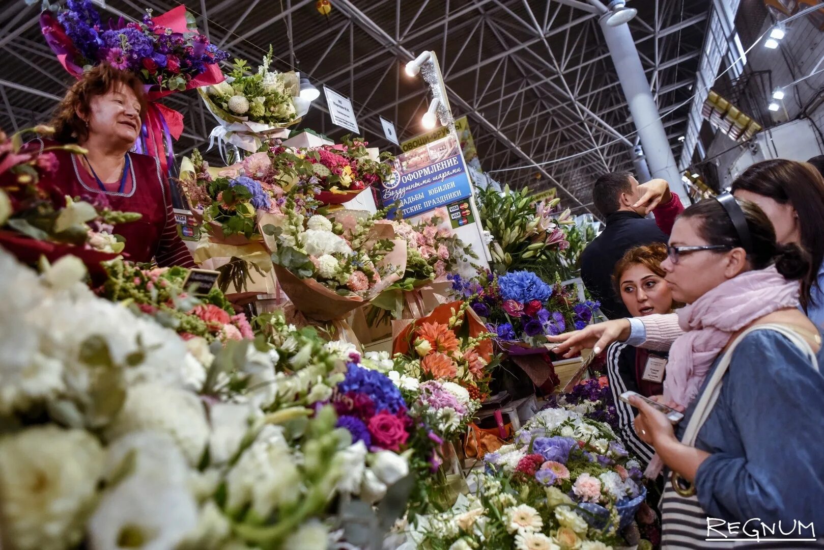 Рижский рынок. Рижский рынок Москва. Рижский цветочный рынок. Рижская метро цветы рынок.