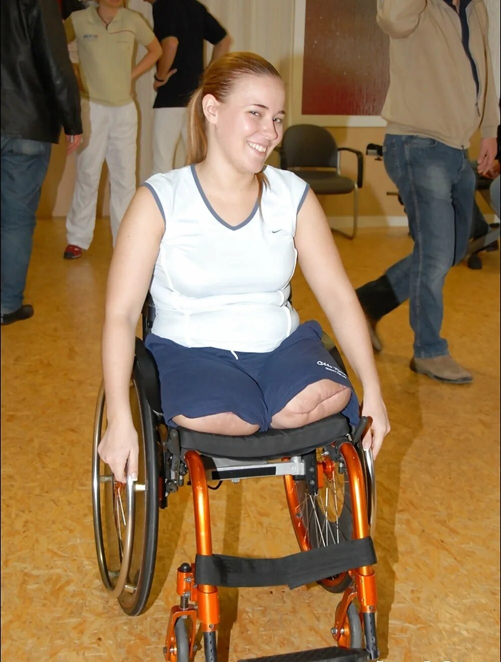 Женщина инвалид. Барби томас бодибилдер. Девушка без конечностей. Диана тюрина ампути. Девушки инвалиды без ног и рук.