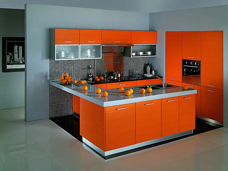 Оранжевая кухня. Кухонный гарнитур оранжевый. Оранжевая кухня в интерьере. Кухонный гарнитур оранжевый с серым.