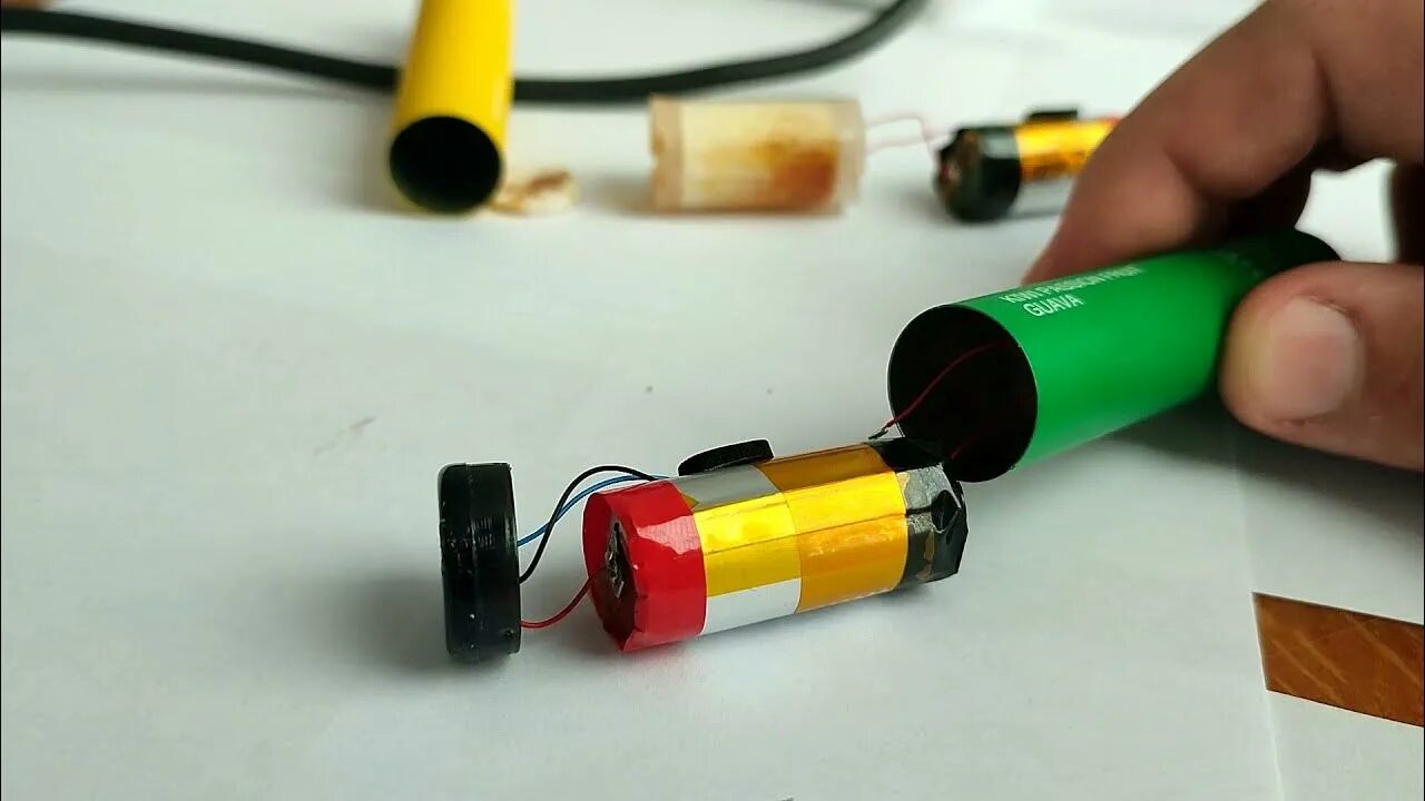 Elf bar rf350 зарядка. Elfbar электронная сигарета. Эльф бар 1500 с зарядкой. Заряжающийся elfbar. Elf bar rf350 картридж.