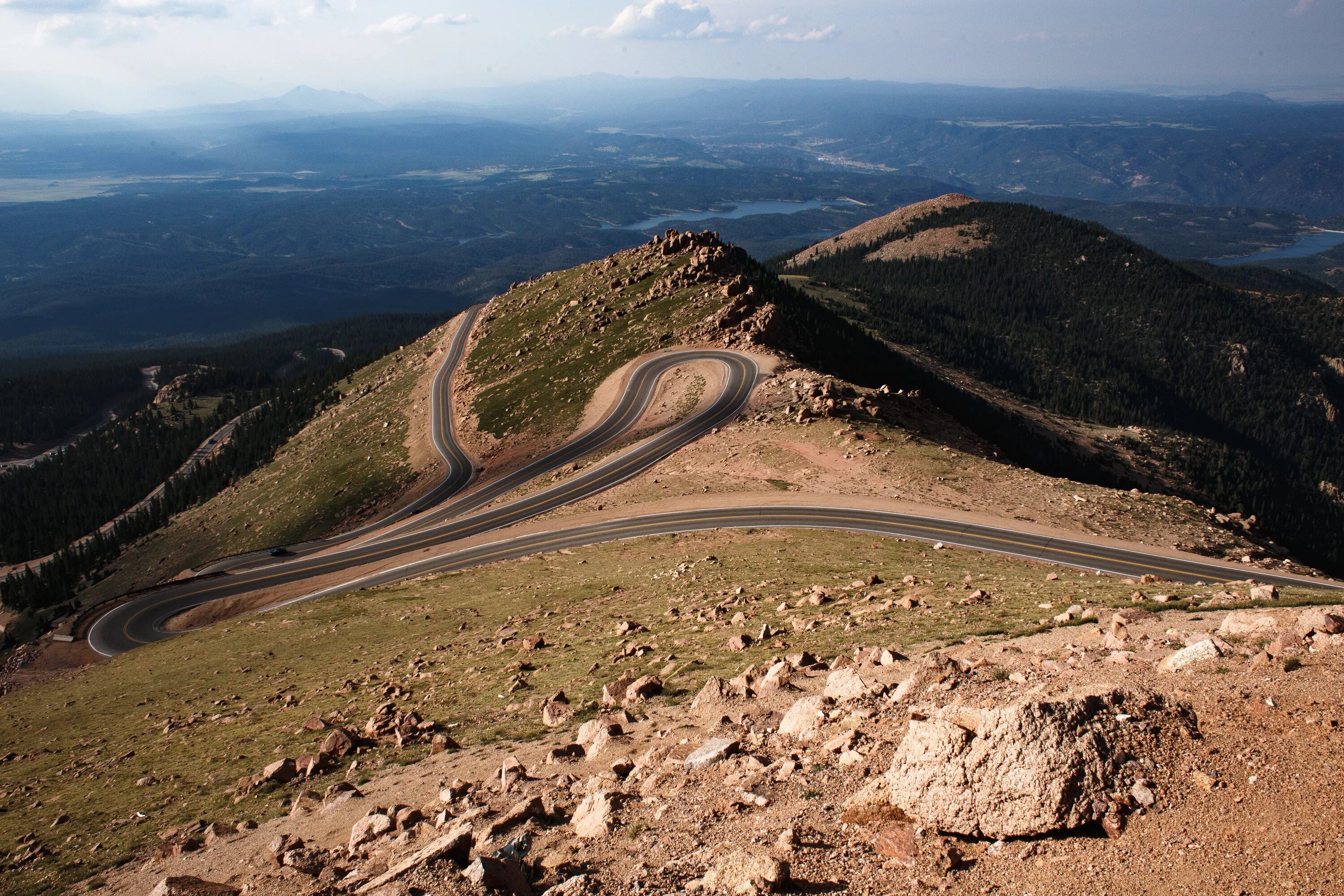 Какой высоты могут достигать холмы. Пайкс пик Колорадо. Pikes Peak гора. Pikes Peak Colorado дорога. Гора Шайенн.