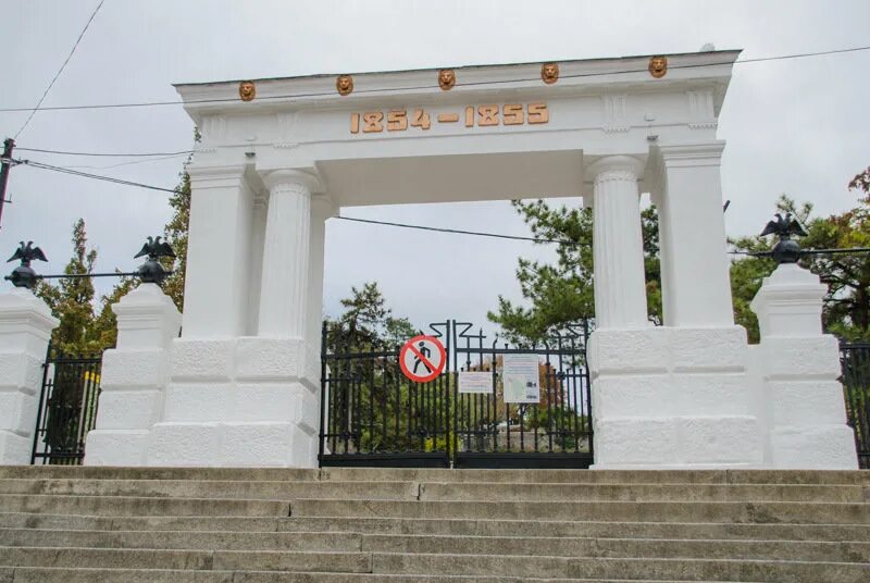 В севастополе на малаховом кургане. Малахов курган в севастополе. Памятник малахов курган в севастополе. Малахов курган в севастополе музей. Мемориальный комплекс малахов курган.