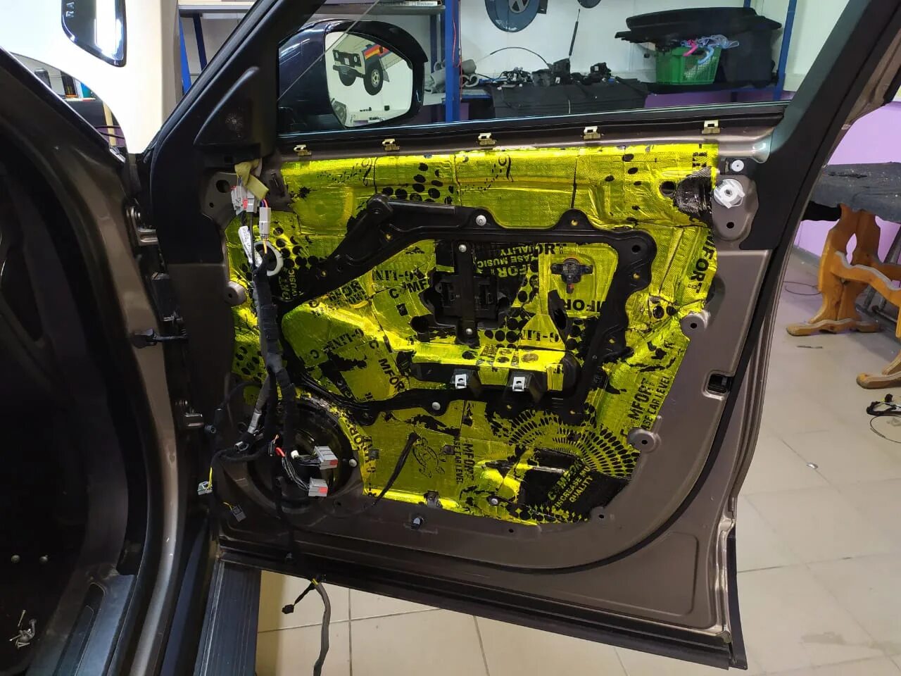 Двери range. Шумоизоляция двери range rover velar. форд ренж 2012 дверь шумка. шумоизоляция дверей рендж ровер 494. дискавери 4 шумка дверей.