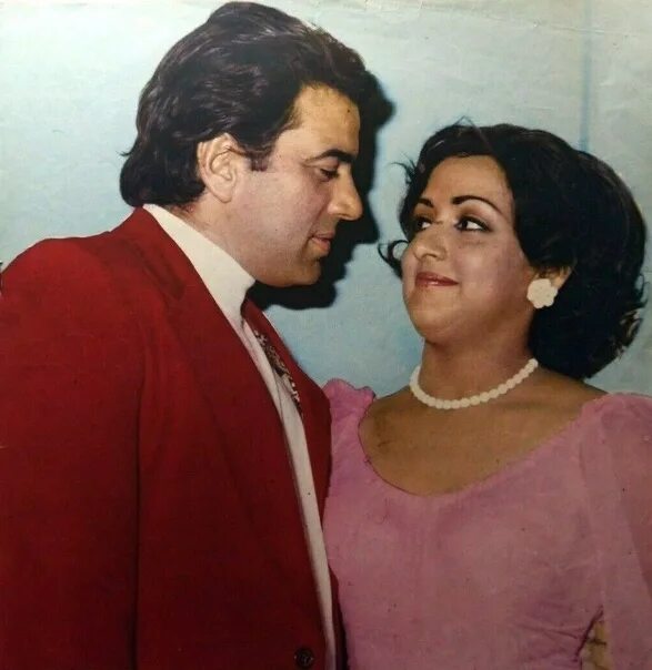 Хема малини с мужем. Тхема малиндри и тхармендра. Дхармендра и хема малин. Тхема малиндри и тхармендра. Дхармендра хема малини и дхармендра сейчас 2022.