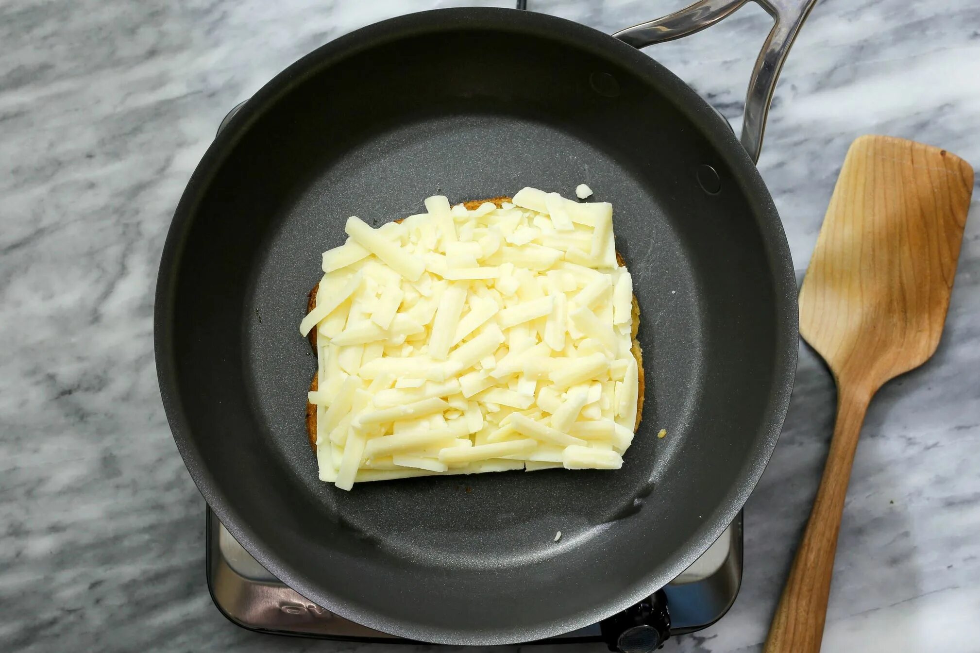 Жареный сыр на сковороде