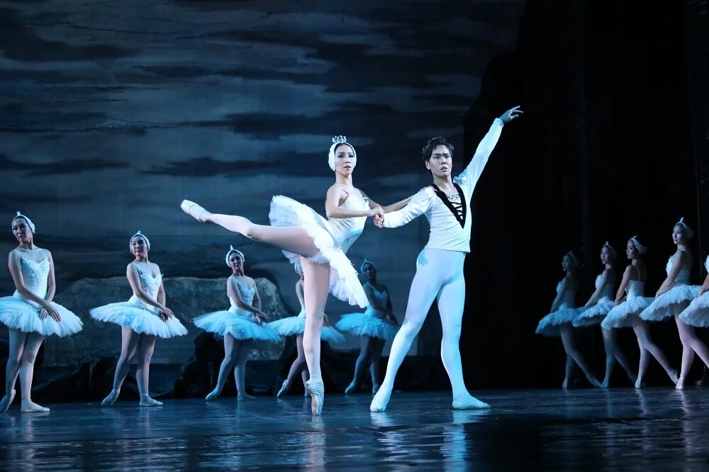 Щелкунчик баланчин. Балета лебединое озеро щелкунчик. Классический национальный русский балет лебединое озеро. Балет п. Чайковский щелкунчик лебединое озеро спящая красавица.