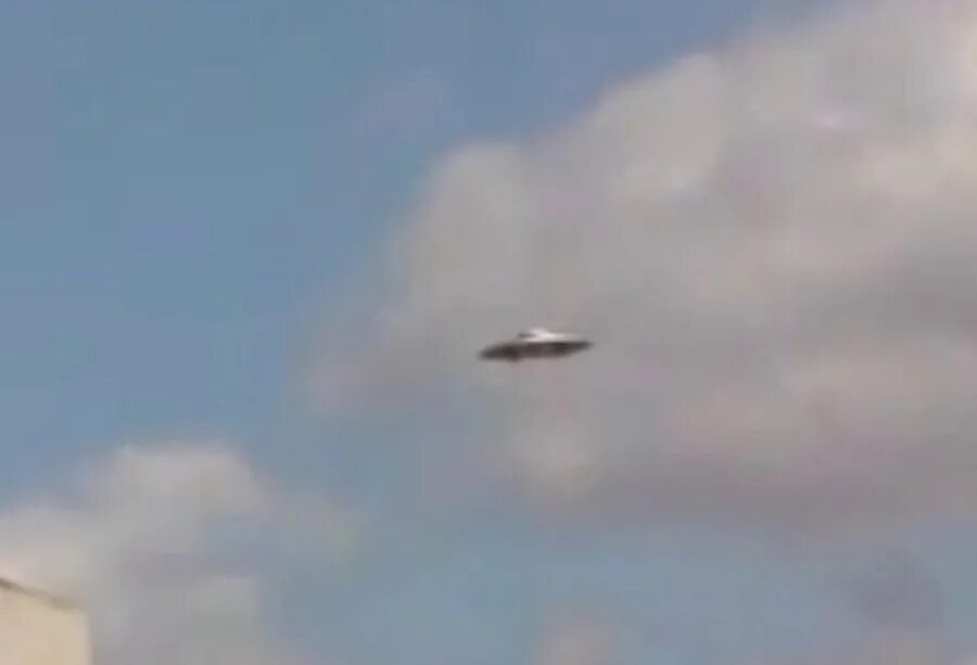 нло над саратовом. летающие световые пятна на небе. летающий объект над энгельсом. вереница огней в ночном небе. последние снимки нло 2021.