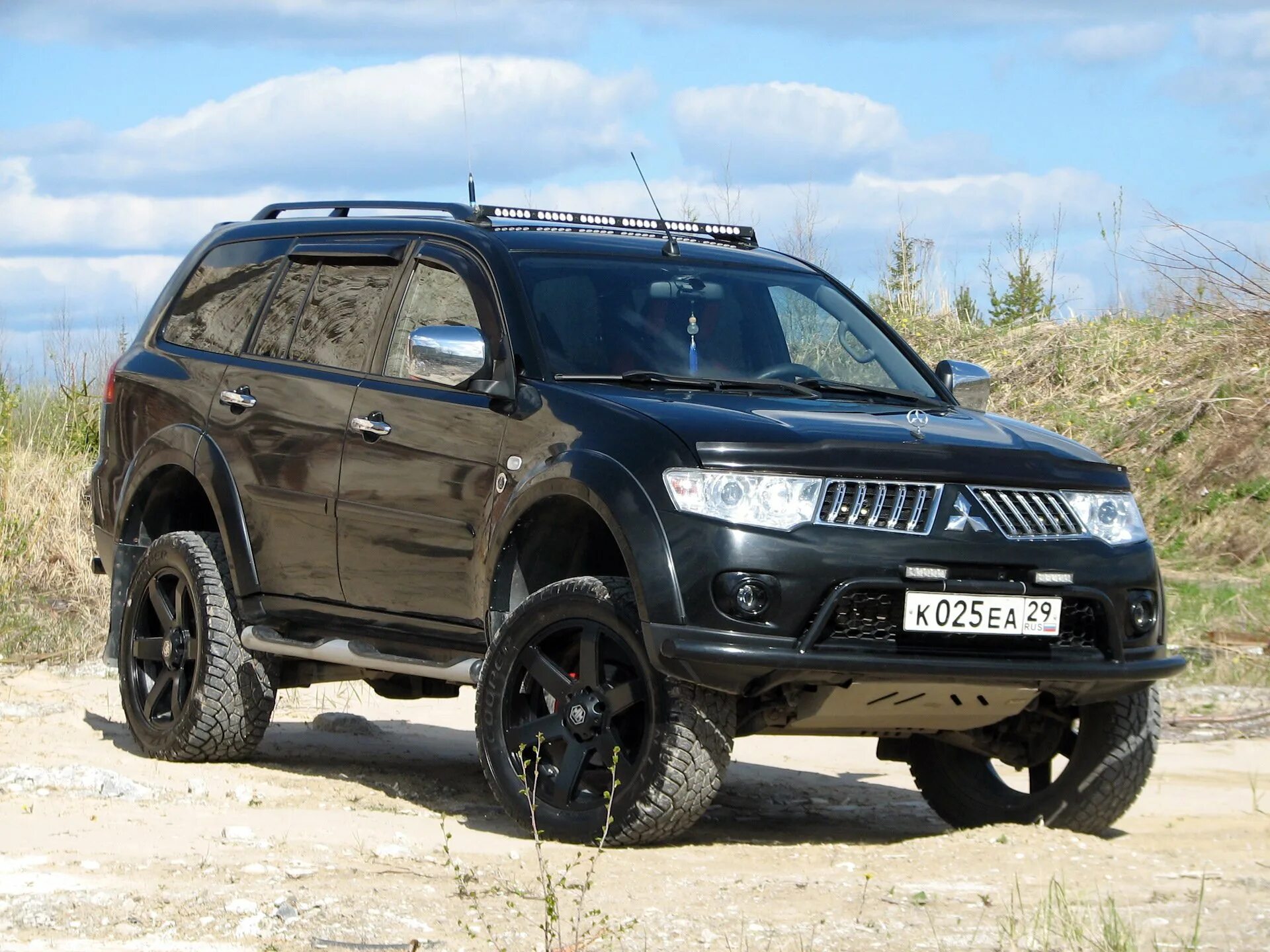 Мицубиси паджеро спорт москве. Mitsubishi Pajero Sport 2. Mitsubishi Pajero Sport 2014. Mitsubishi Pajero Sport 2.5. Mitsubishi Pajero Sport 2012.