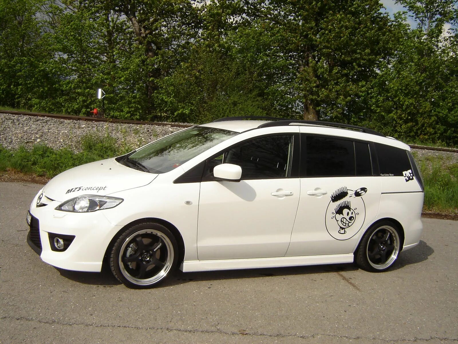 Mazda 5 тюнинг. Mazda 5 tuning белая. mazda 5 van tuning. мазда 5 тюнингованная. обвес мазда 5 минивэн.