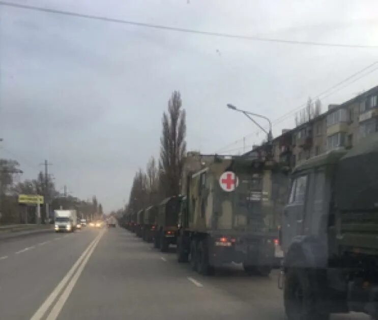 Воронежская область новости военные. Военная колонна в Воронеже. Колонна военной техники. Военная техника в Воронеже. Колонна военной техники на автотрассе.