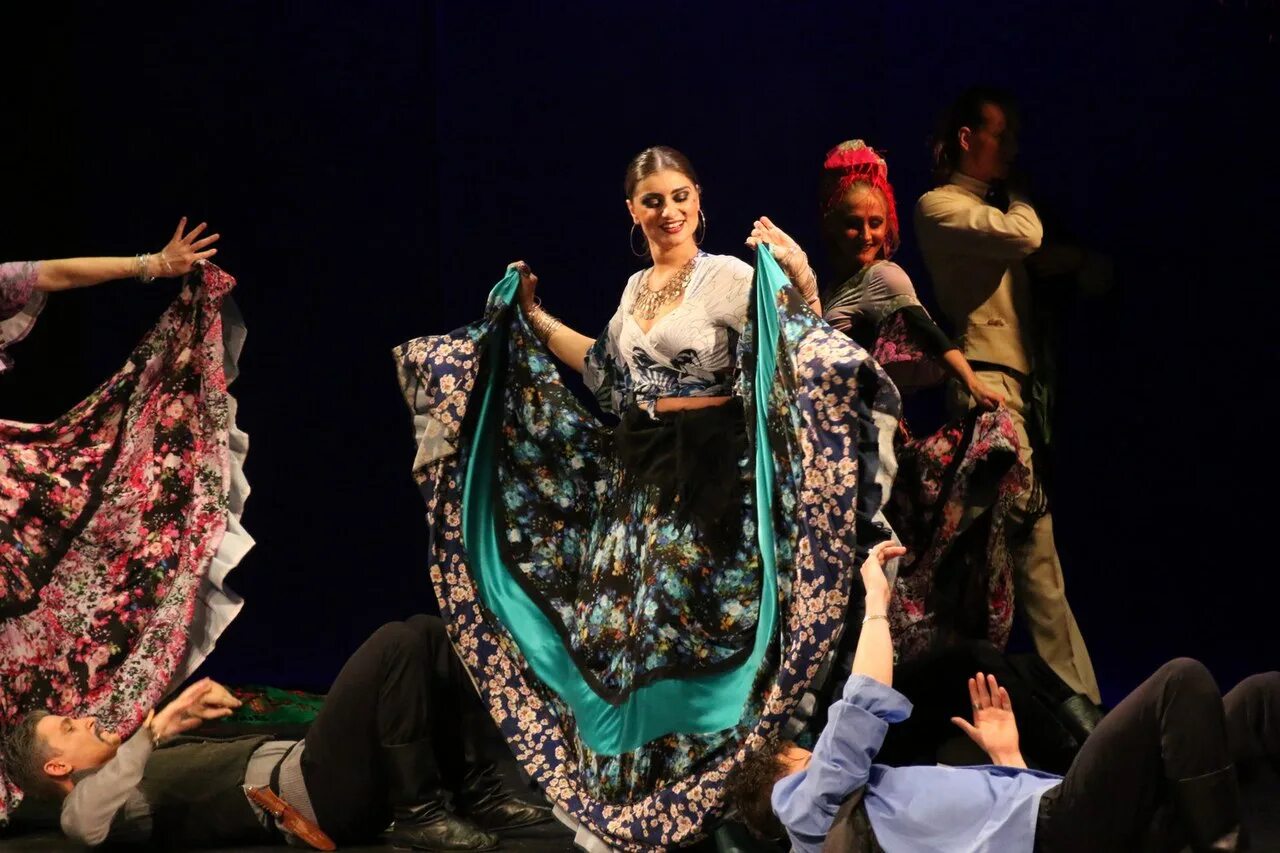 Театр недослов москва. Театр недослов. Театр недослов москва. Танцевальный ансамбль огни рязань. Театр недослов.