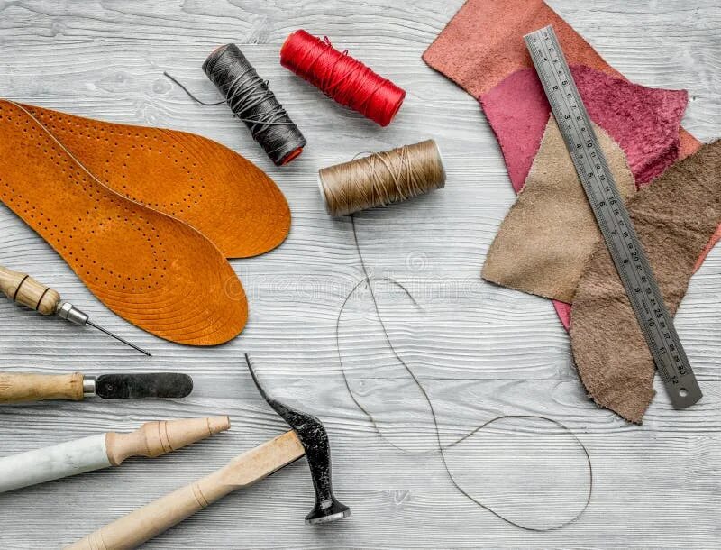 Брусок сапожника для обработки кожи. Мастерская обуви. Брусок сапожника для обработки кожи. Заготовка для сапожник деревянная. Инструменты сапожника.