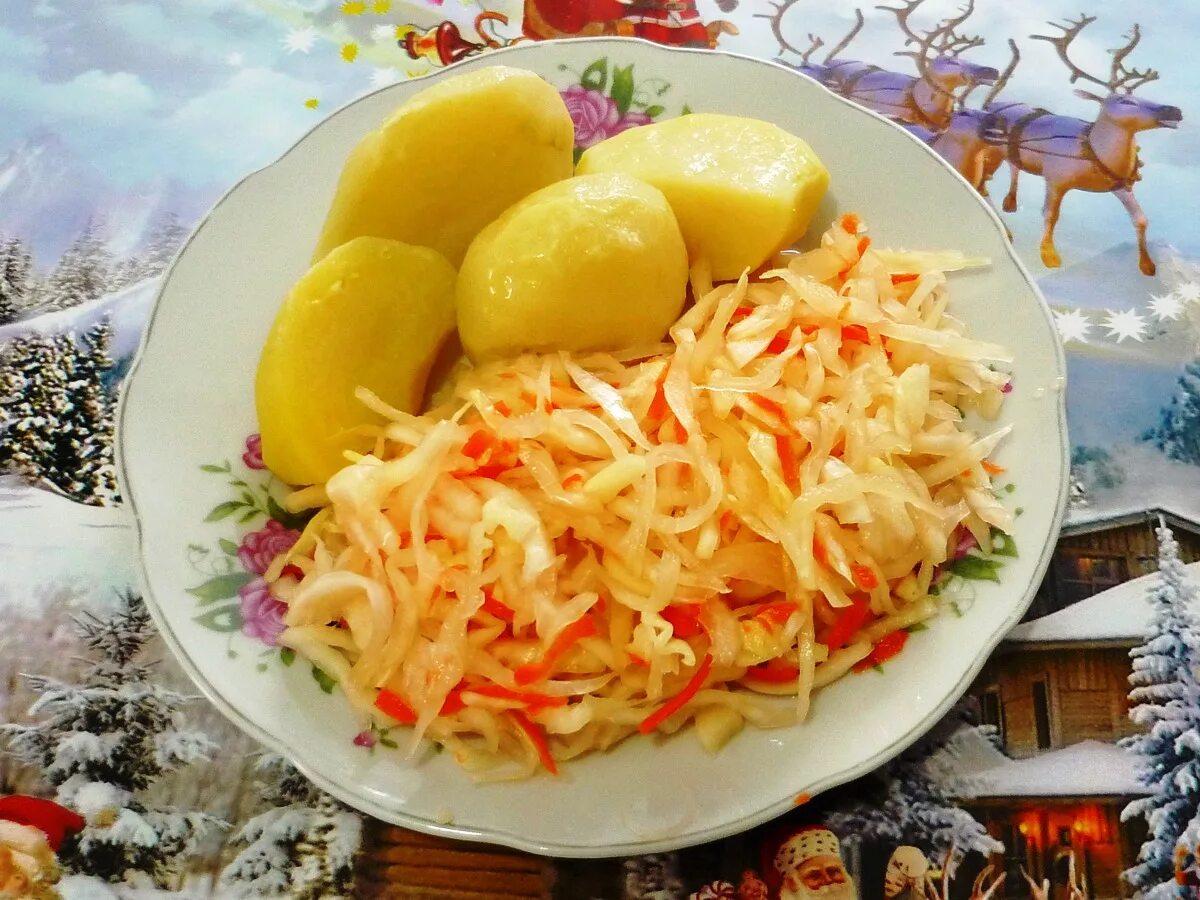 Квашеная капуста с курицей и картошкой. Картошка с квашеной капустой. капуста квашеная. капуста квашкнная с картошкой. отварной картофель с квашеной капустой.