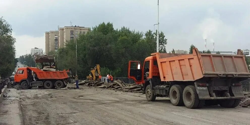 Кемерово закрытие дорог. Красноармейский мост Кемерово. Университетский мост. Университетский мост Кемерово. КЭТК Красноармейский мост.