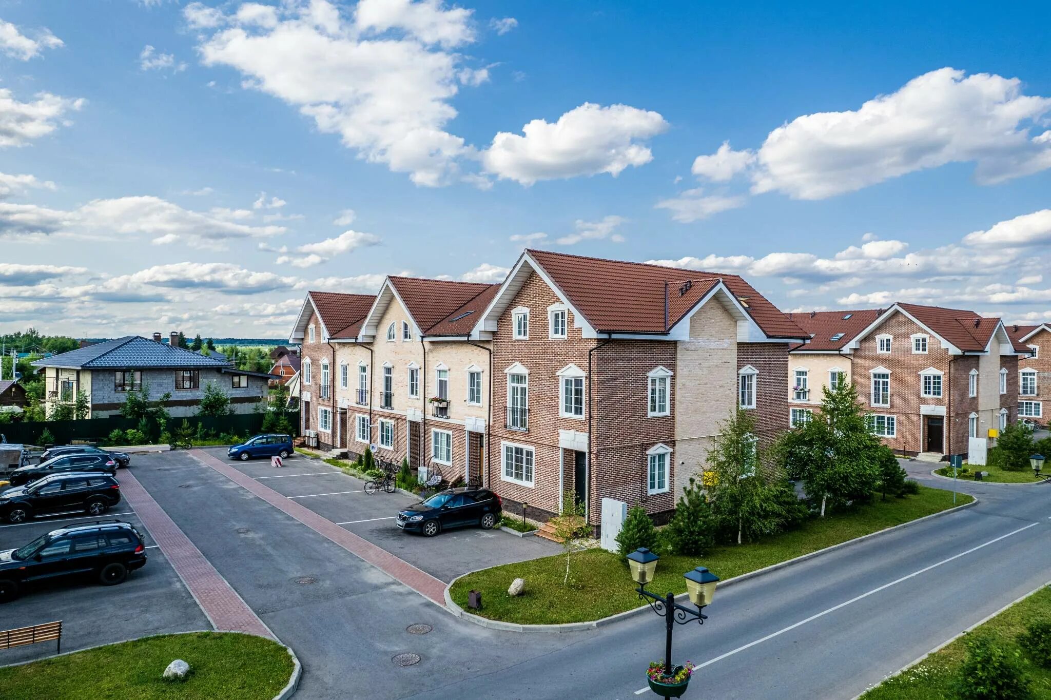 Поселение первомайское квартал 328. Таунхаус в москве. Академия парк. Кивиранта база отдыха карелия. Гаврилково.