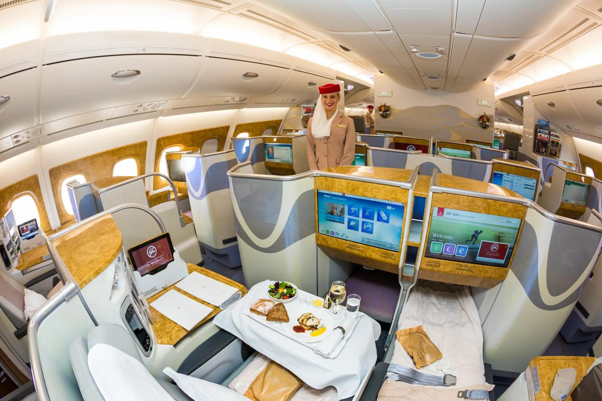 Первый класс в самолете turkish airlines. Сингапур эйрлайнс бизнес класс. Бизнес класс иберия. Airbus a380 qatar airways. Бизнес класс катар эйрвейз.