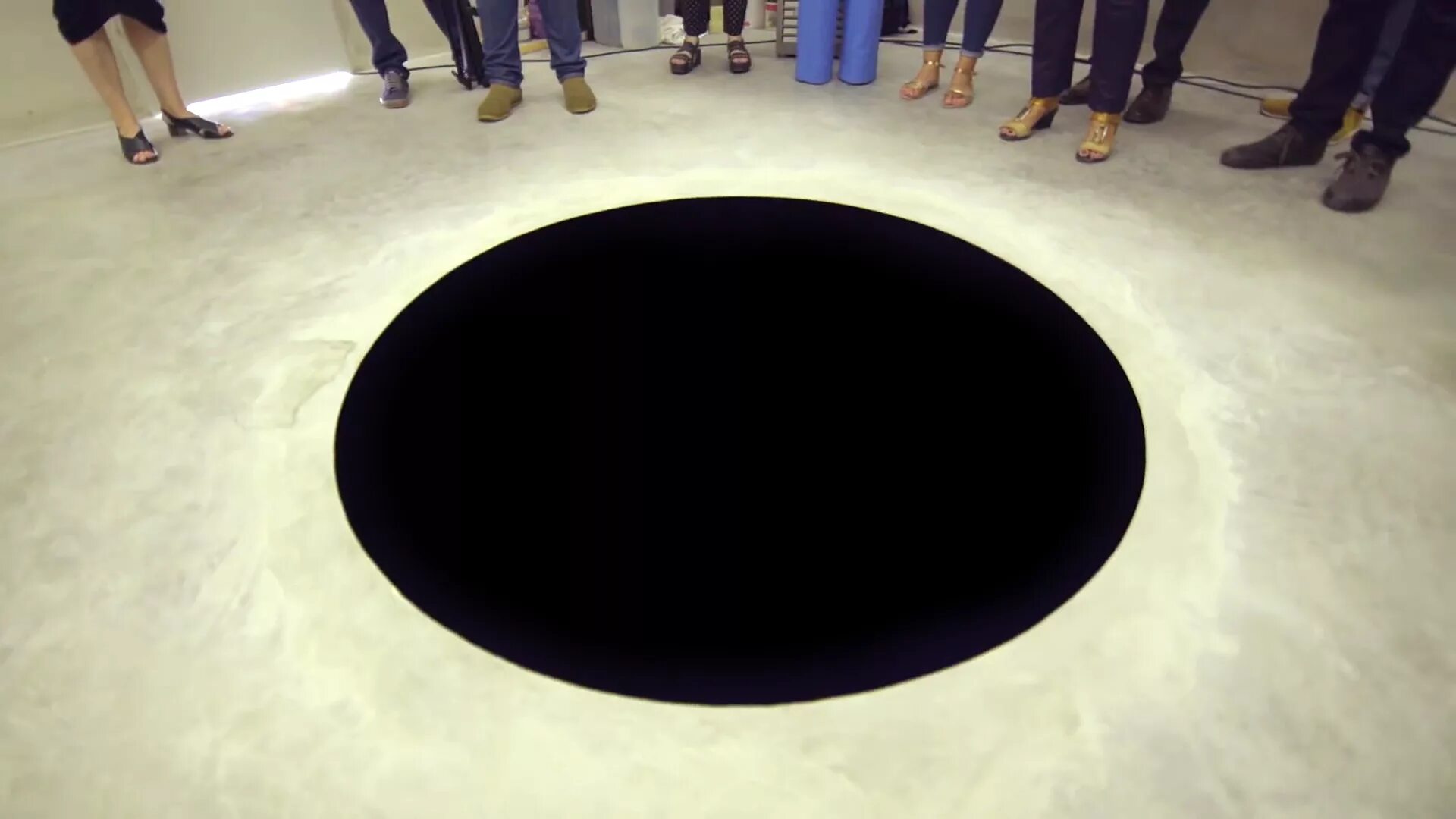 Самый черный материал. Аниш Капур вантаблэк. Vantablack 2. Спуск в пустоту Аниш Капур. Вантаблэк Vantablack.