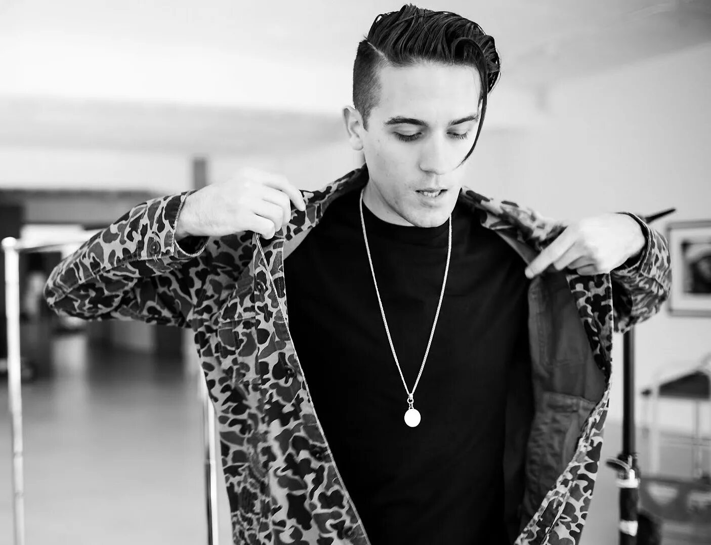 Модель vibes. G-Eazy. G-Eazy фото. G Eazy 2017. ИЗИ ви певец.