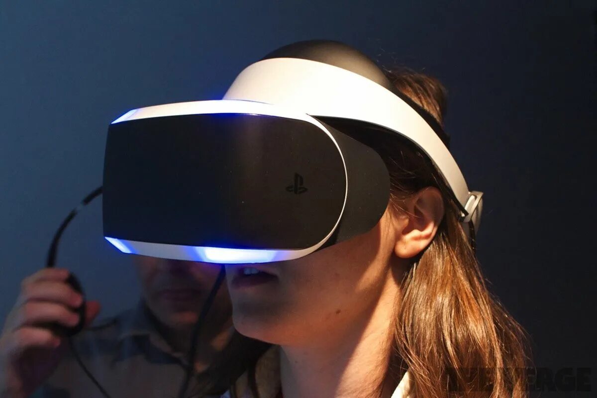 Какие купить очки виртуальной. Окулус шлем. Logitech VR очки. Очки виртуальной реальности Apple 2023. Шлем виртуальной реальности Sony.