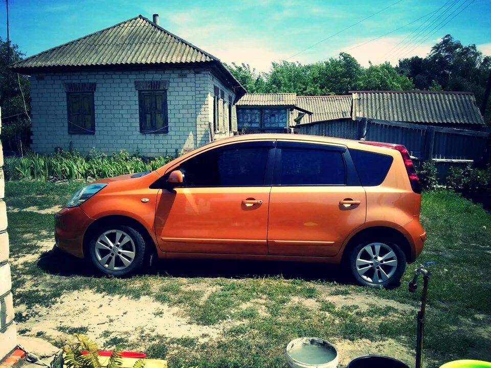 Ниссан нот коричневый цвет. Nissan note серебристый. 6. Цвета ниссан ноут. Цвета ниссан ноут.