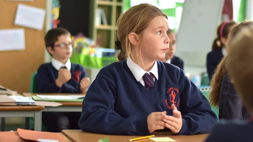 Форма в 176 школе. Школьная форма. Школьная линейка санкт-петербург. Школьная форма для подростков. Форма в школах санкт петербурга.