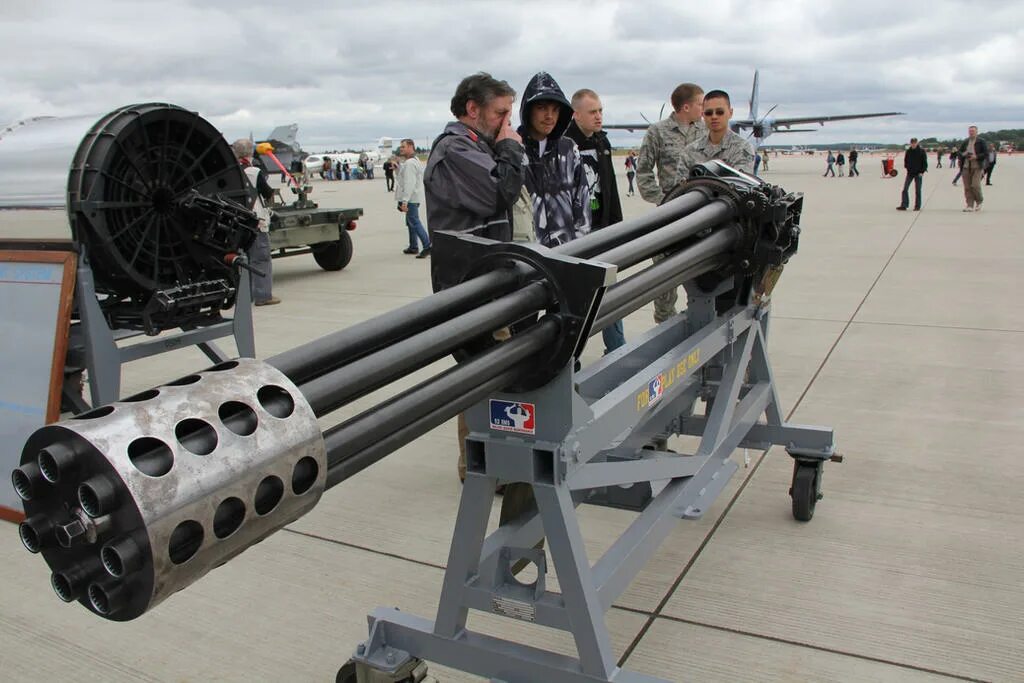 Пушка Гатлинга 30 мм. 30-Мм семиствольная пушка gau-8/a. Миниган a-10. 30-Мм орудие gau-8 Avenger.