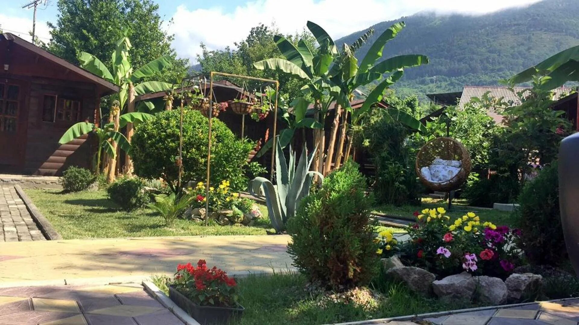 Коттеджи в абхазии. Cottages in gagra абхазия. тропикана гостевой дом абхазия гагра. коттеджи в гагре отель. коттеджи в гаграх абхазия.