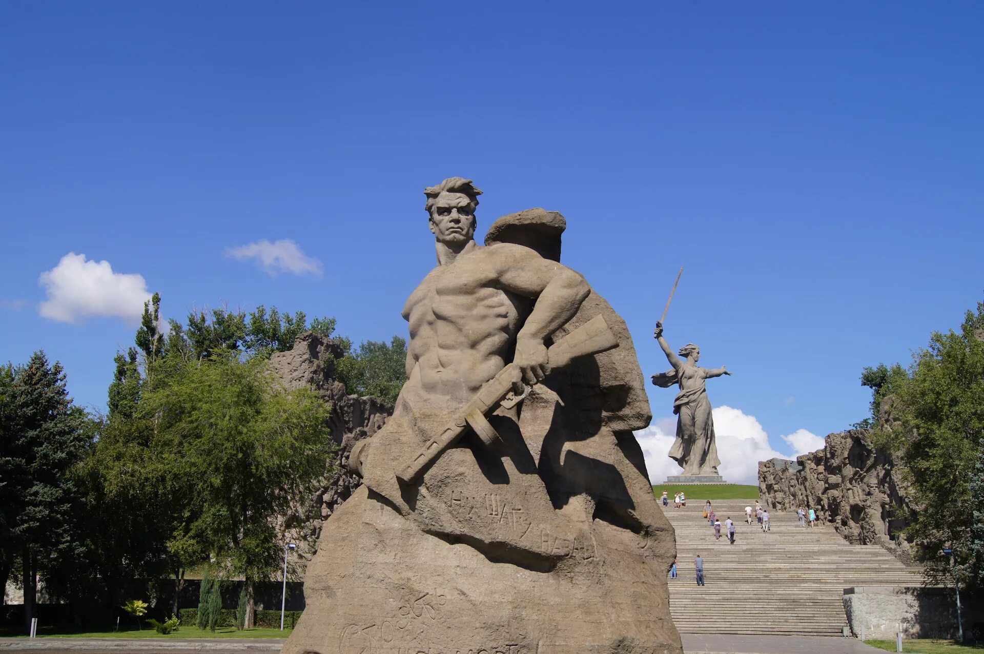 Волгоград мемориальный комплекс на мамаевом кургане. Памятник мамаев курган в волгограде. Волгоград мемориальный комплекс на мамаевом кургане. Мамаев курган открыт для посещения. Мемориал комплекс мамаев курган.