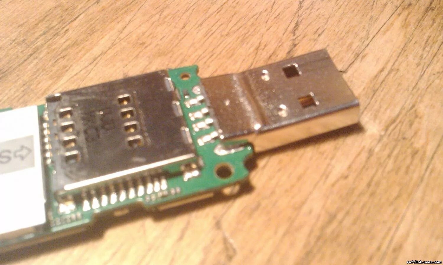 Сломался юсб. Сломанный модем usb. usb модем сломался. сломанный модем usb маленький флешка. ремонт юсб модема.