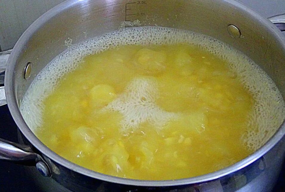 Гороховая каша. Горошница. Каша из колотого гороха. Кастрюля гороховой каши. Армейская гороховая каша.