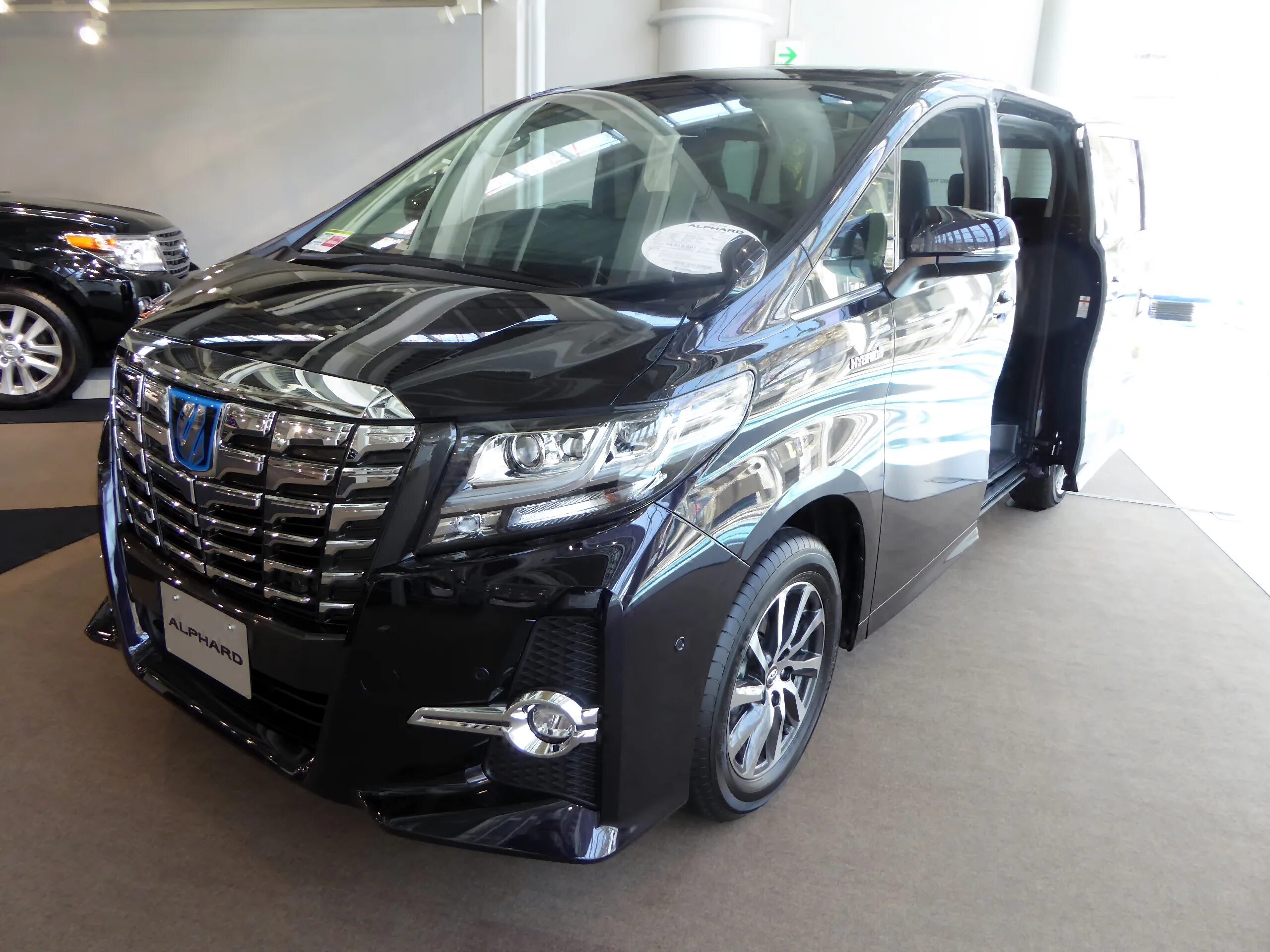 Тойота альфард гибрид. Toyota Alphard Hybrid e-four 4wd. Тойота альфард 2012 гибрид. Toyota Alphard ayh30. Alphard гибрид