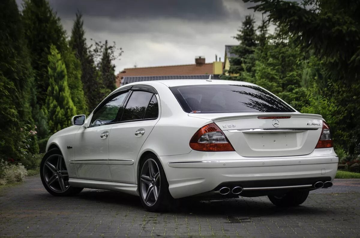 Mercedes e63 AMG w211. Мерседес w211 AMG 63. Мерседес е63 АМГ 211. Мерседес 211 63 AMG. Мерседес w211 б у