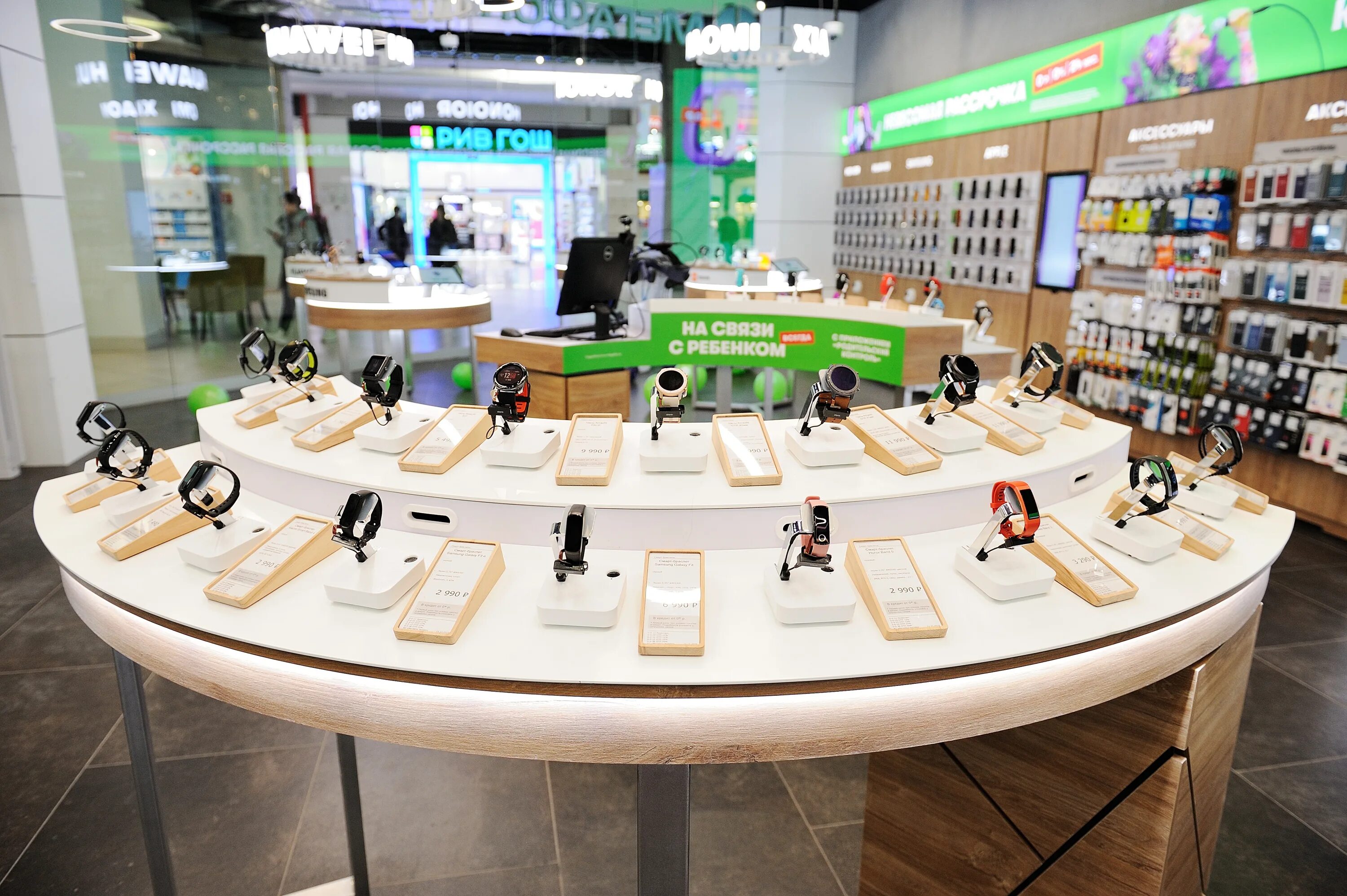 Experiential stores. Мегафон тц метрополис. Мегафон тц метрополис. Samsung brandstore. Салон мегафон.