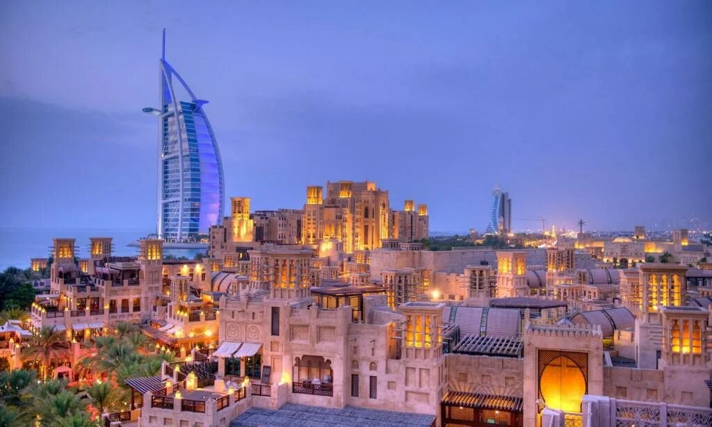 Tiara ruby palm jumeirah. Аль каср мадинат джумейра. Мадинат джумейра. Rahaal 2 madinat jumeirah living. Бурдж аль-араб.