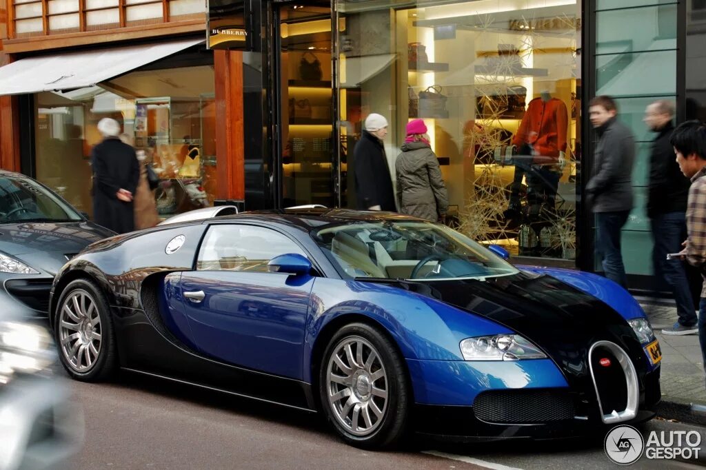 Bugatti veyron red. бугатти 911. бугатти и картье шейхи и крипта. бентли мазерати. бугатти вейрон сочи.