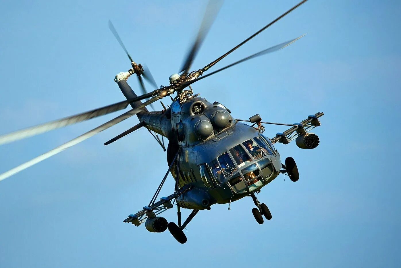 Покажи видео вертолет. Ми-8 вертолёт. Боевой вертолёт ми-8. Военный вертолет ми 8 МТ. Вертолёт ми-8 АМТШ.